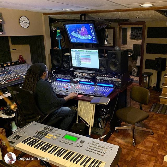 The obligatory shot from the Fu. In the command center at #EkoBaseMedia with @dagumbokooker aka @peppatrillmccoy #Detroit #ColaCoast #Cousins @iconproaudiorepost from @peppatrillmccoy One time for @nadiromowale inviting me to work in his #custom #professional #audio #recording #studio... We work all night till the #sound is right! Decades of #knowledge #detroit #artist #producer #ceo #musician #entrepreneur #paigemuse #colacoast
